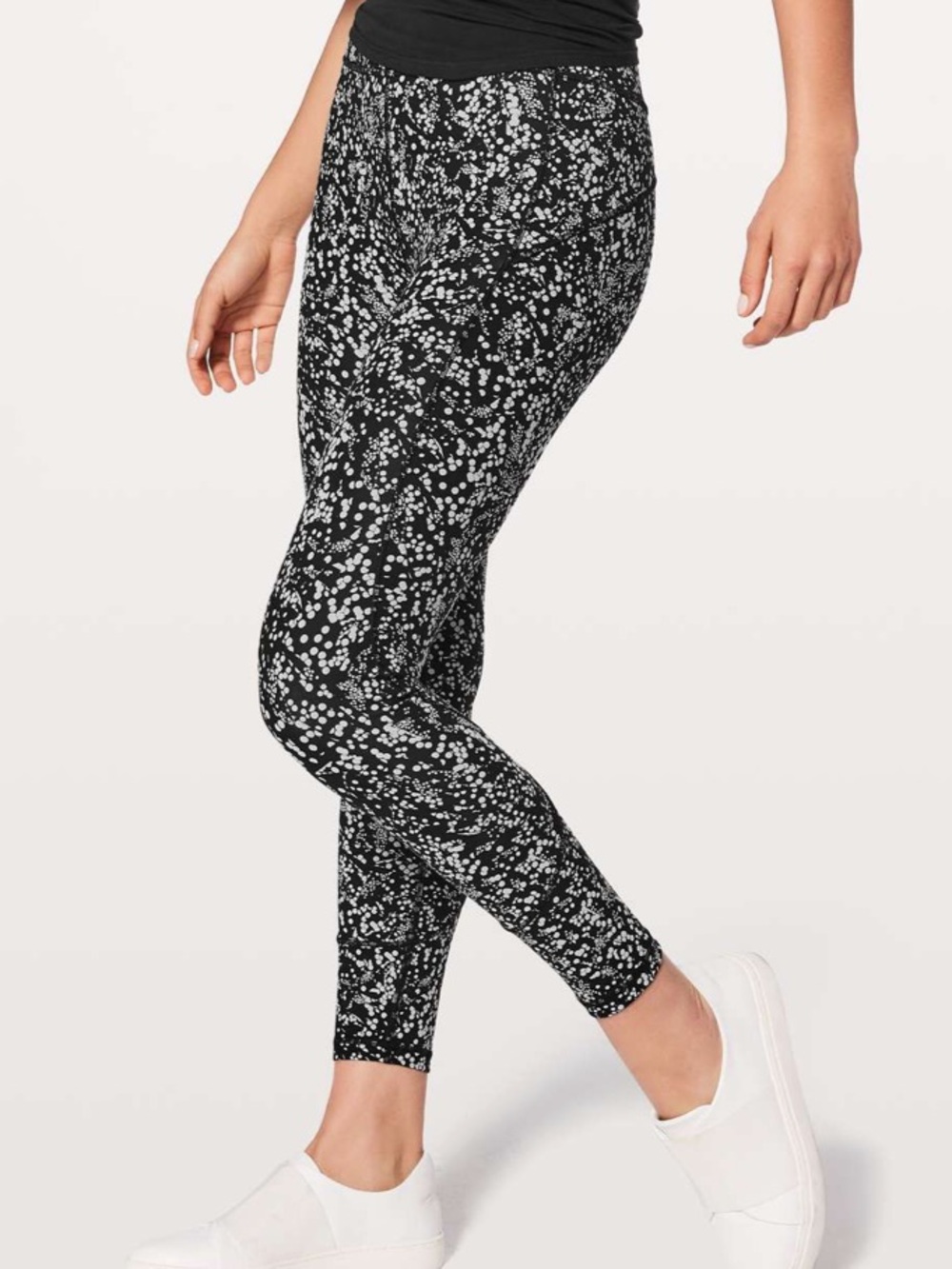 Lululemon In Movement 7/8 Tight Legging  *Everlux 25" in Chirasu Black